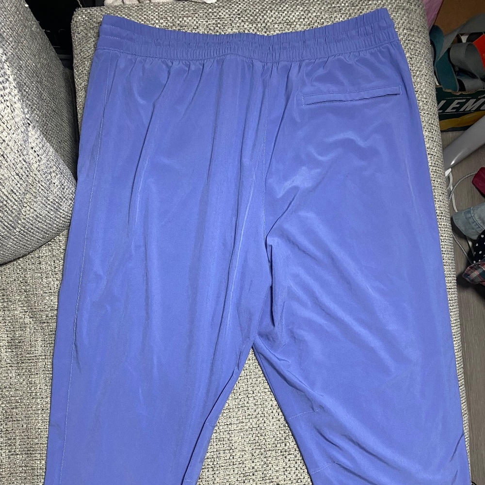 Periwinkle Athleta capris - Picture 3 of 8